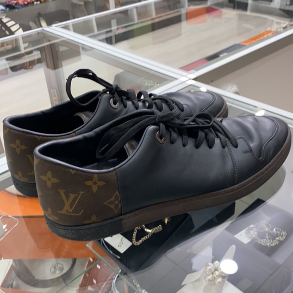 Louis Vuitton - Picture 2 of 6